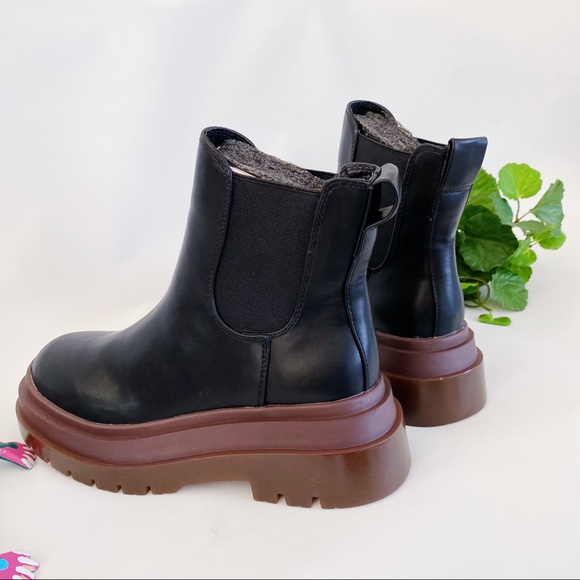 Urban Outfitters | UO Betty Treaded Chelsea Boot Lug Sole Black Brown Combat New - Picture 10 of 16